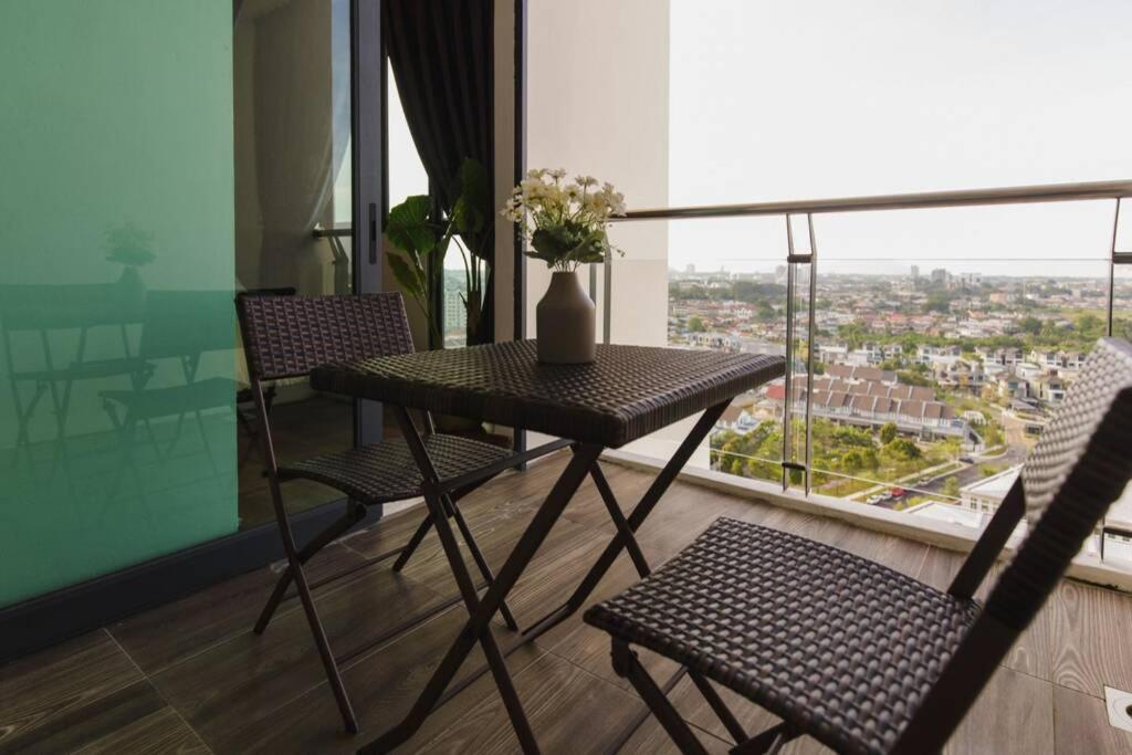 Jazz Suites 1 Vivacity Kuching Extérieur photo