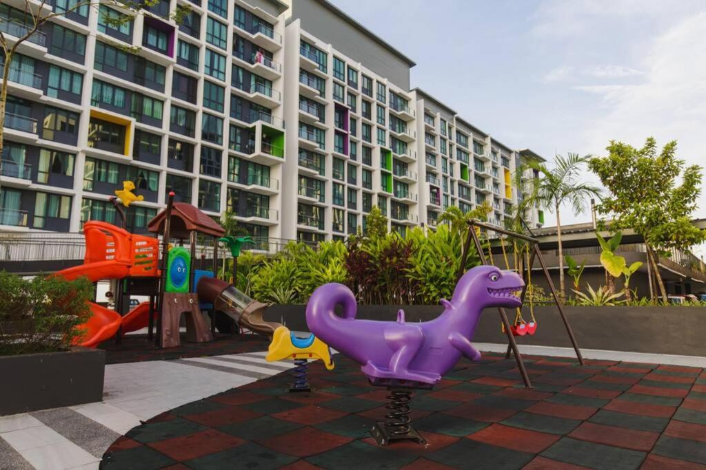 Jazz Suites 1 Vivacity Kuching Extérieur photo